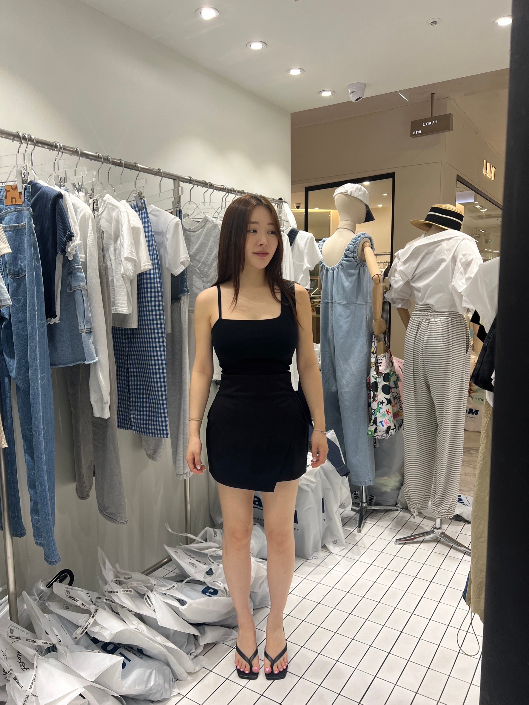 後拉鍊不規則剪裁短褲裙